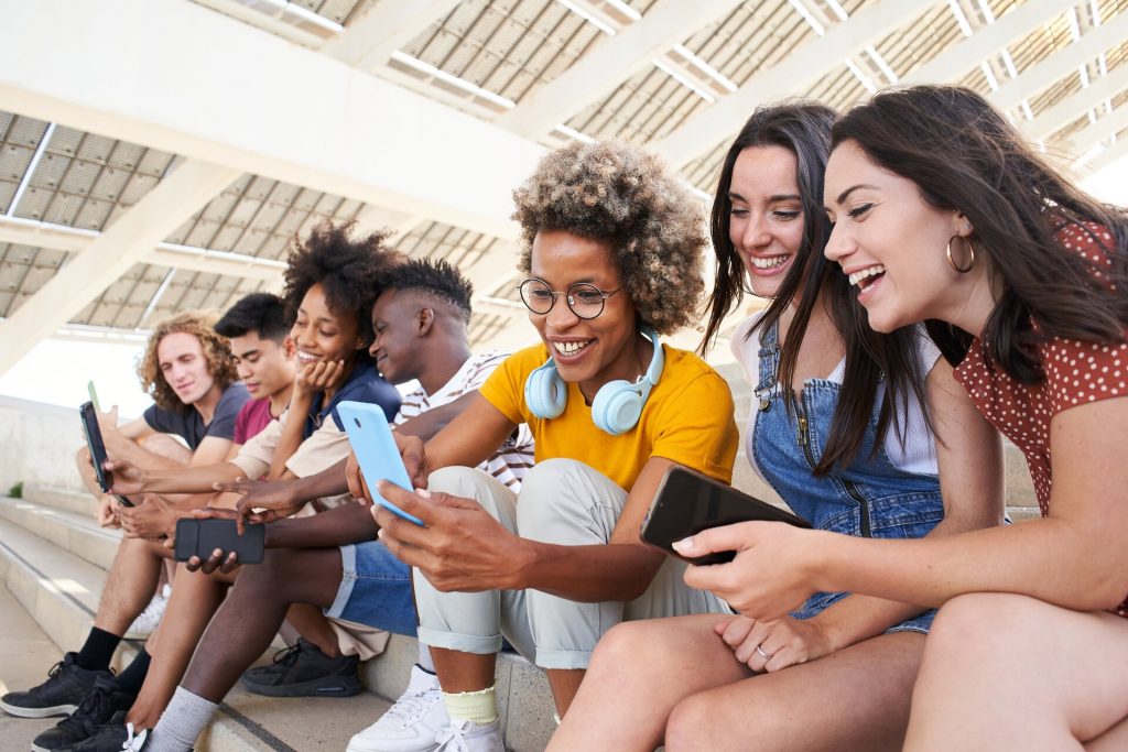 Un gruppo di ragazzi della Generazione Z